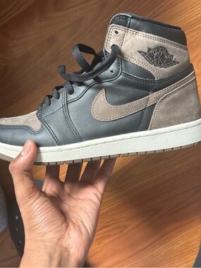 Jordan 1 Mid Men's Sneakers - Black & Taupe Suede